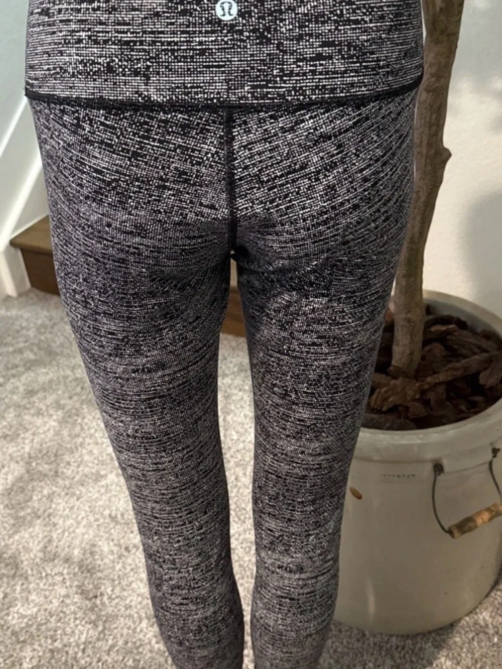 lululemon athletica Black and White Marled  Size 8  Leggings - 036